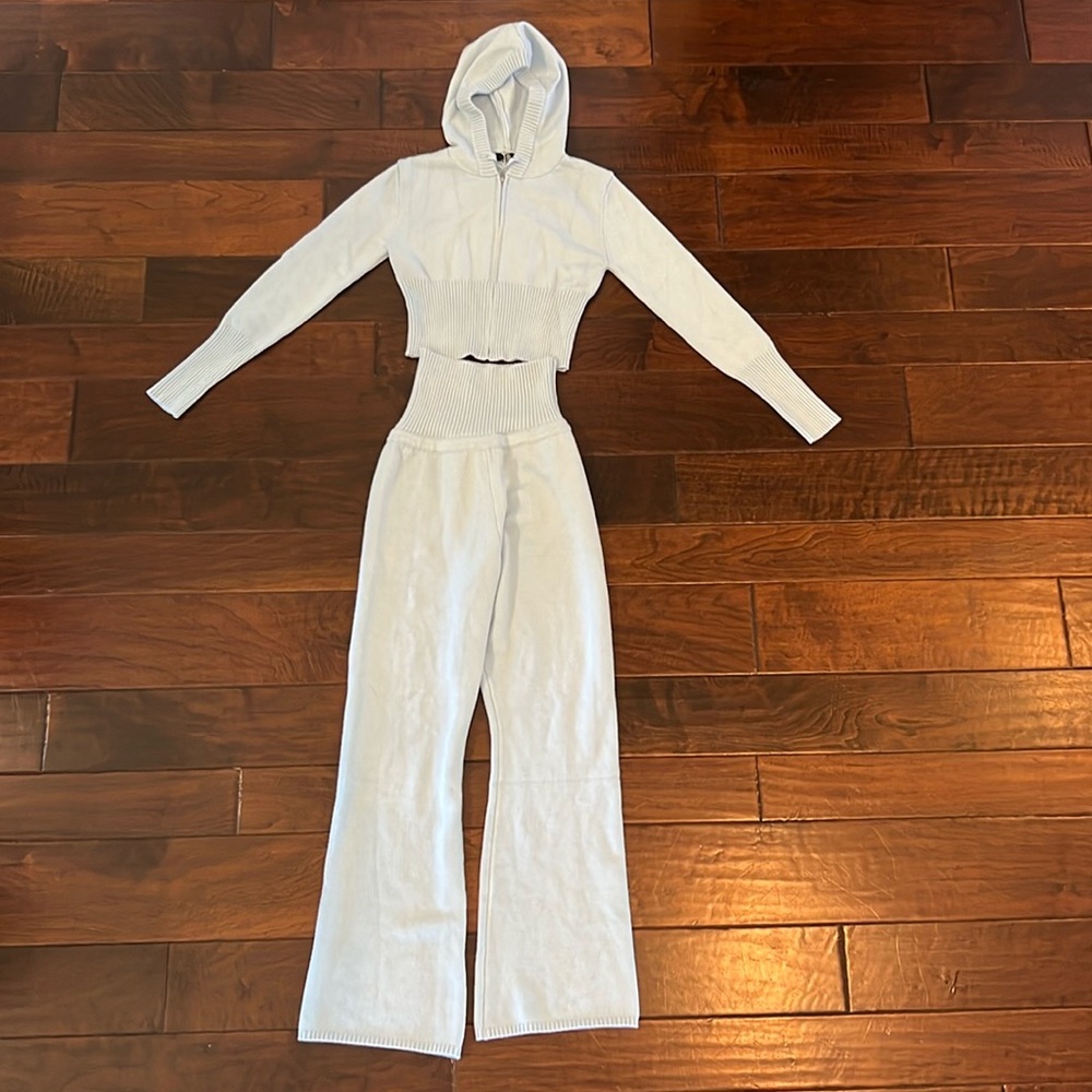 This is a light blue matching set from Amazon.